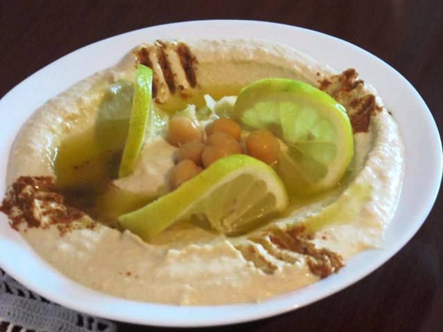 Chef Aseel On Instagram طريقة عمل الحمص على اصولة من مطبخ المبدعه Dima Daraghmeh المقادير نص Food Cheeseburger Chowder Chowder