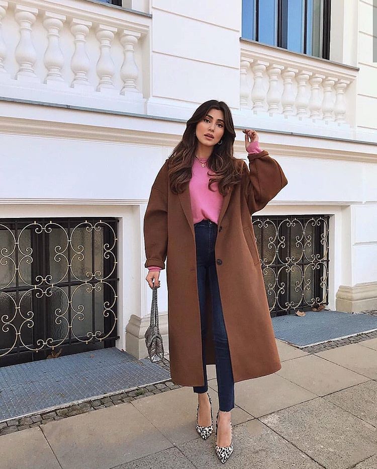 INSPOCAFE en Instagram: “He visto que el otro día os gustó mucho la propuesta de rosa y camel y, como lo prometido es deuda 😉 hoy os traigo más looks con esta…” Preppy Outfits, Winter Fashion Outfits, Fall Winter Outfits, Classy Outfits, Stylish Outfits, Autumn Fashion, Casual Chique, Mode Chic, Outfits Invierno