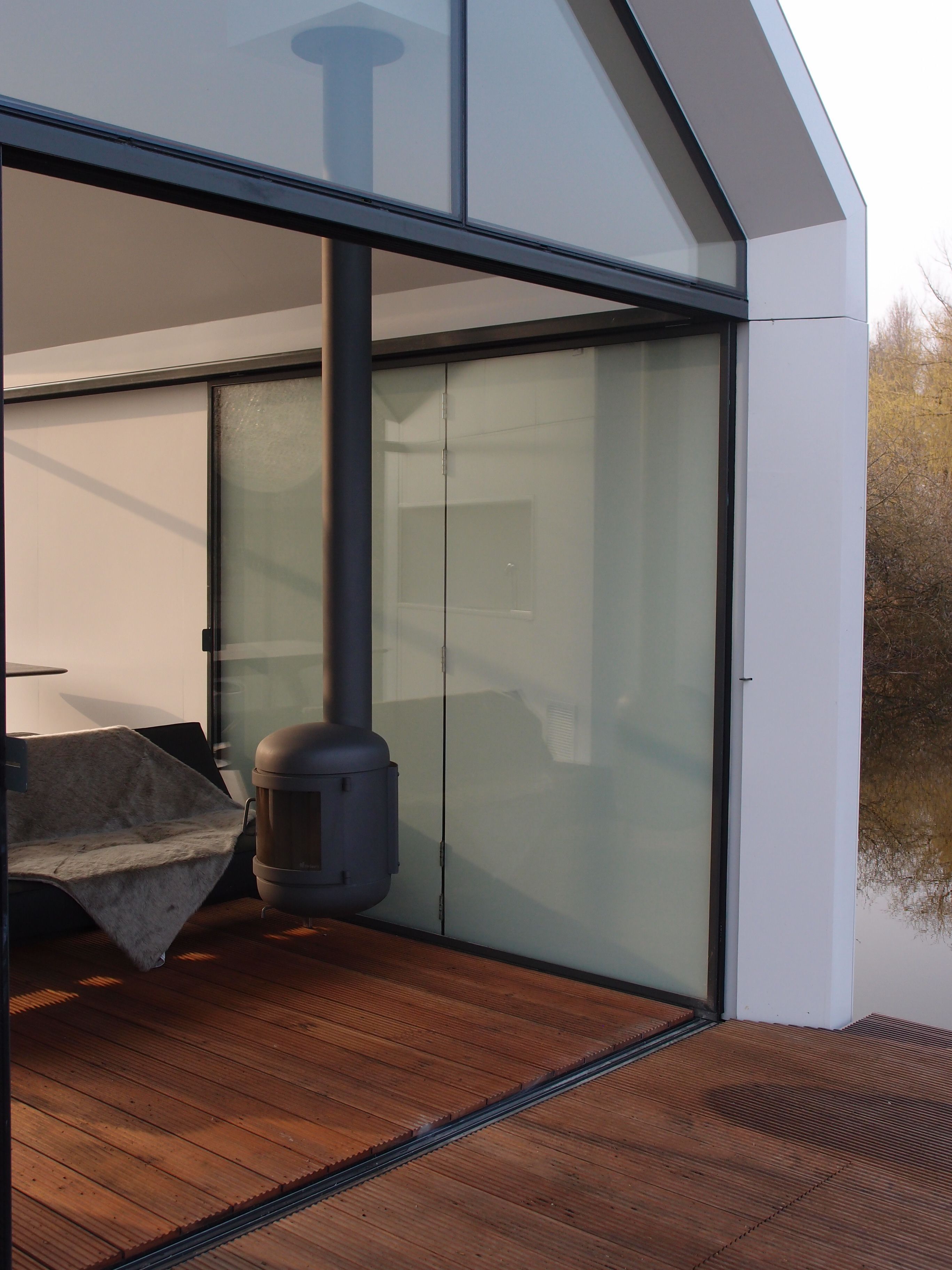 Groots in relatie met omgeving - Architectuur.nl Tiny House, Windows, Outdoor Decor, Home Decor, Decoration Home, Room Decor, Tiny Houses, Home Interior Design, Ramen