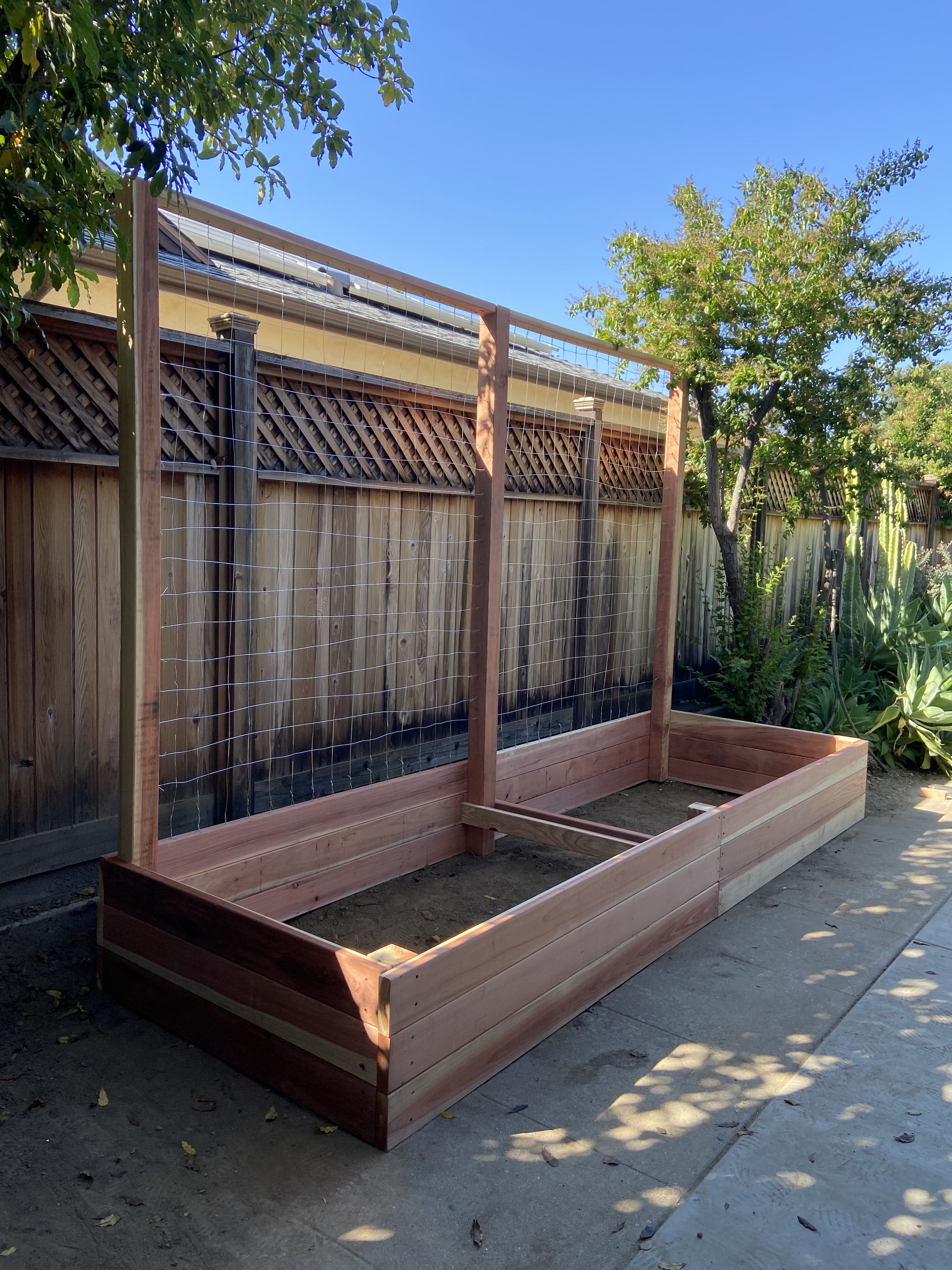 Garden box with trellis
