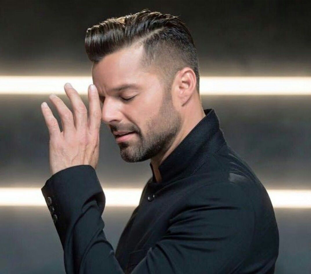 Pin by Rosa Diaz on Ricky Martin | Ricky martin, Singer, Mens hairstyles