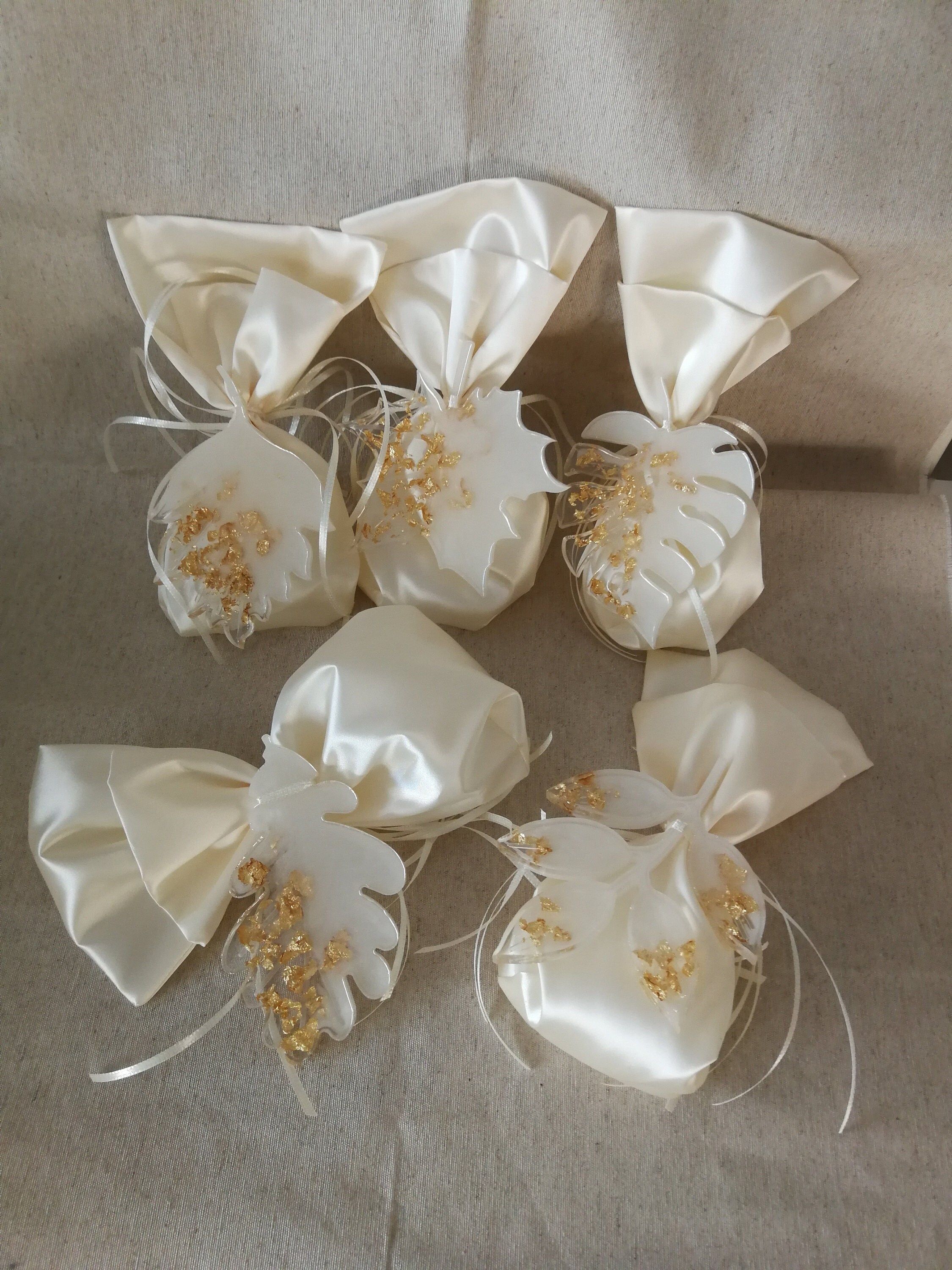 Leaves coasters Wedding favors - guests favors bomboniere Elegant style ♥ DESCRIPTION Epoxy coasters 5 shapes of leaves Only coasters or tied favors (contains 5 Koufeta confetti) - options ♥ Favors filled : https://www.etsy.com/shop/eAGAPIcom/items?ref=pagination§ion_id=16179880&order=date_desc Favors not filled : https://www.etsy.com/shop/eAGAPIcom/items?ref=pagination§ion_id=20816154&order=date_desc ♥ OPTIONS after contact Change theme / color / pouch Personalize Order bigger quantity Order co Wedding Coasters Favors, Wedding Favors, Koufeta, Handmade Favors, Wedding Accesories, Greece Wedding, Theme Color, Time Life