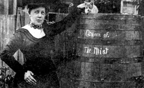 1906 63 Year Old Anna Edison Taylor Makes The Trip With A Barrel A Kitten And A Heart Shaped Pillow Canadian Men Trip Niagara Falls