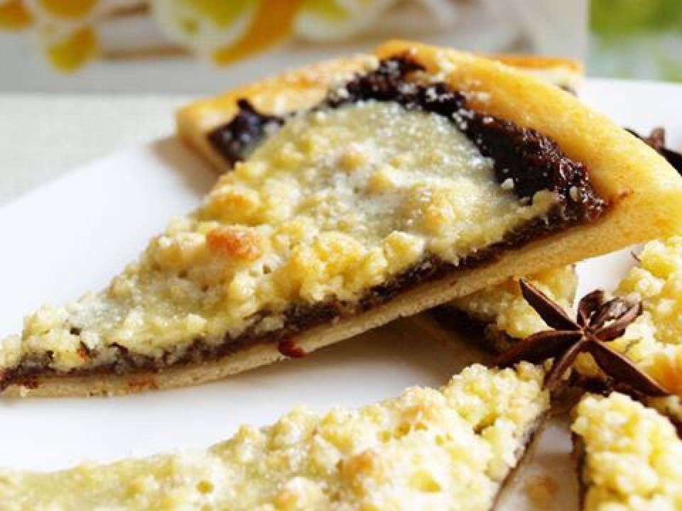 Valašské frgály od babičky. Náplň zvolíte podle chuti, já používám tvarohovou a hruškovou. Je to mňamka! Sweet Desserts, Cake Desserts, Sweet Recipes, Good Food, Yummy Food, Delicious, Perfect Cheesecake Recipe, Czech Recipes, Desert Recipes