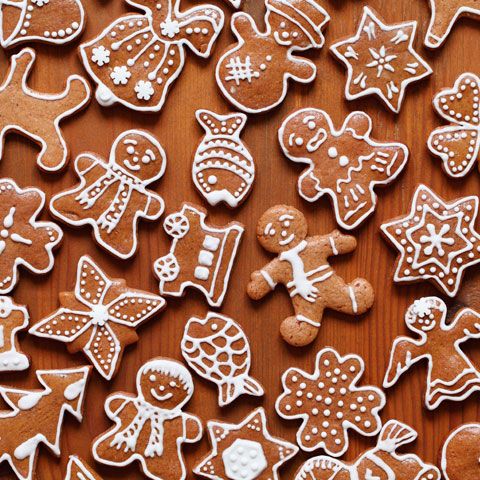 Är du osäker på hur man gör kristyr? Här går vi igenom steg för steg hur du lyckas med en tjock och härlig kristyr som går att pynta både pepparkakor, pepparkakshus och fina cupcakes med. #marsipanfigurerjul