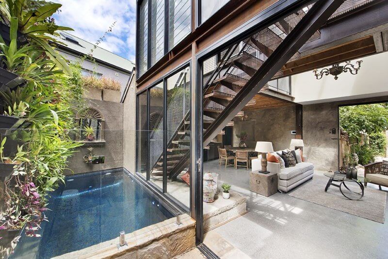 Stunning Sunday: Unique warehouse for sale in Waterloo, Sydney - Katrina Chambers Warehouse Apartment, Warehouse Living, Warehouse Home, Warehouse Design, Loft Living, Living Spaces, Warehouse Kitchen, Dream Apartment, City Living