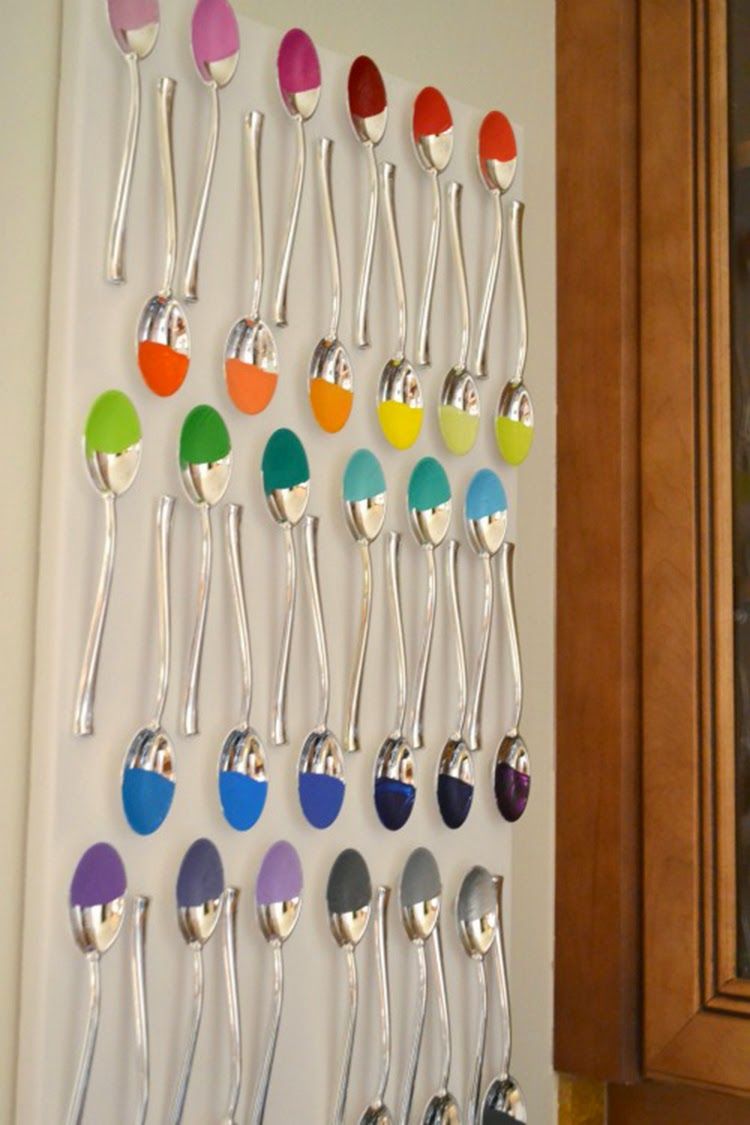 DIY Monday # Plastic spoons Metal Wall Art Diy, Kitchen Wall Art Diy, Diy Kitchen, Trendy Kitchen, Quirky Kitchen, Kitchen Canvas, Kitchen Utensils, Kitchen Tools, Kitchen Storage