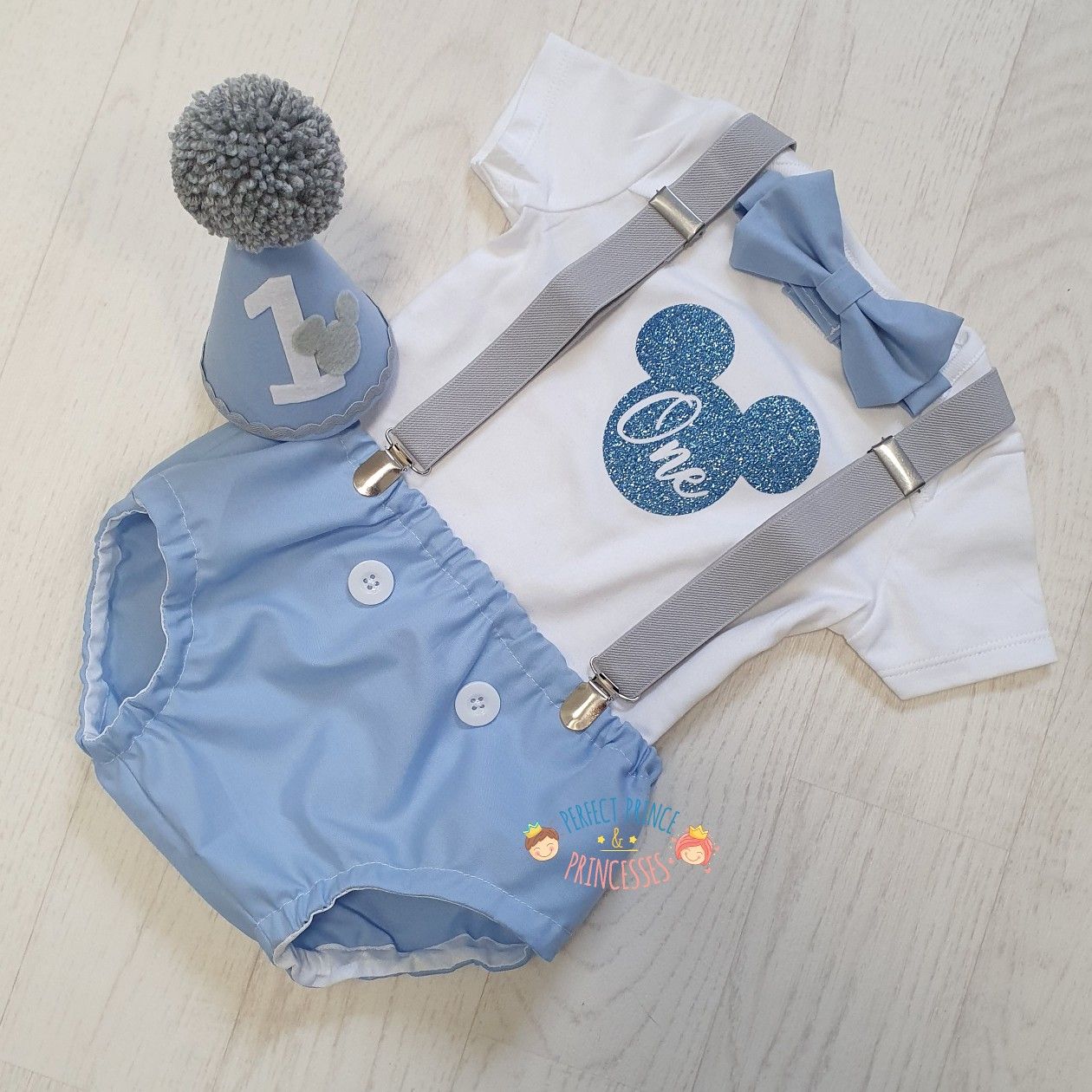 1st Birthday Tutu, Birthday Cake Smash, 1st Birthday Outfits, Princess Outfits, Prince And Princess, Cake Smash Photography, Boys Set, Cake Smash Outfit, Ruffle Romper