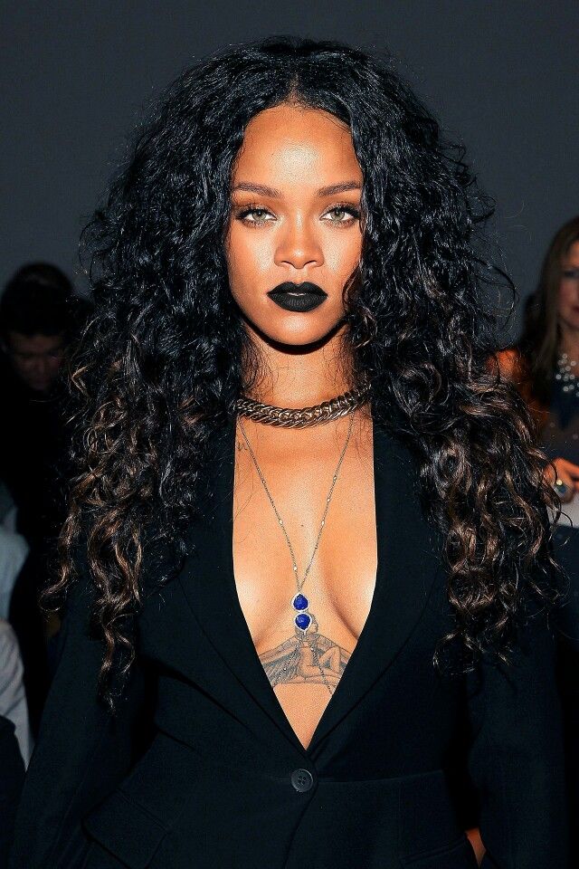Rhianna looking beautiful as ever!【2019】