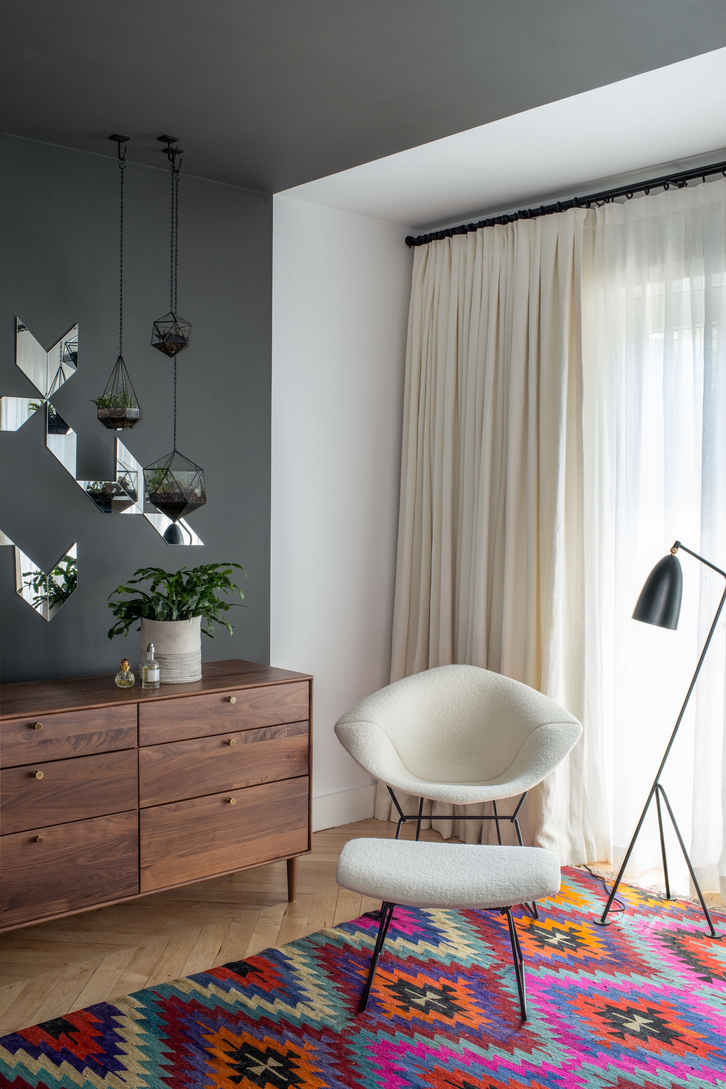 In A Corner Of The Master Bedrooms, A Black Greta In A Corner Of The Master Bedrooms, A Black Greta