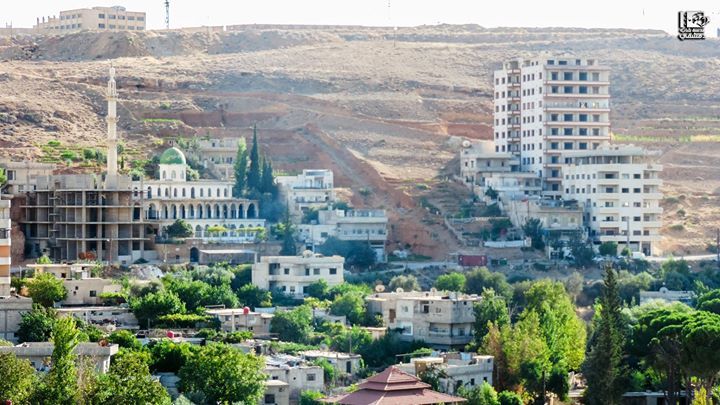 تعيش مدينتي الهامة وقدسيا أيام عصيبة فالنظام يحاول التقدم ويقوم بالقصف وسكان جبل الورد يقومون بقنص كل ما يرونه يتحرك يتحدث الناس ع Paris Skyline Skyline Photo