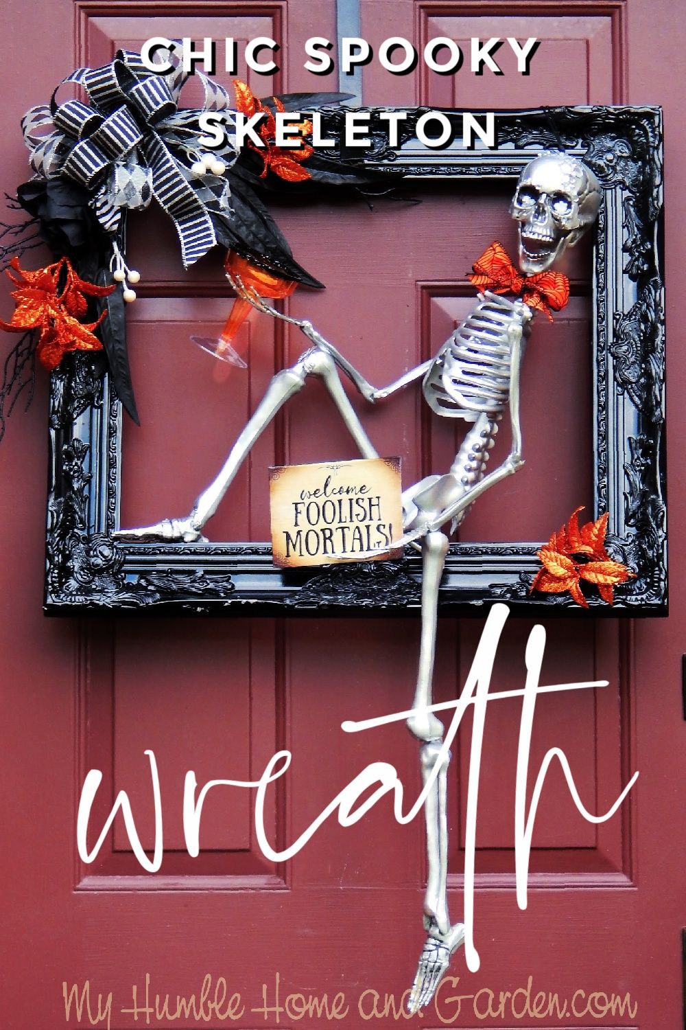 DIY Halloween Decorations, Costume Ideas, And Creepy Skulls For The Fire Pit - My Humble Home and Garden Halloween Chic, Entree Halloween, Comida De Halloween Ideas, Homemade Halloween Decorations, Fall Halloween Crafts, Theme Halloween, Easy Diy Halloween, Holidays Halloween, Diy Halloween Wreaths