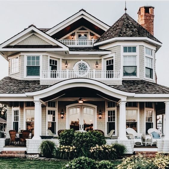 This is an amazing layout. I love that the second floor is open to the first floor, it makes the house seem huge! I love the open concept. #floormopsathomebargains #myfuturehouse