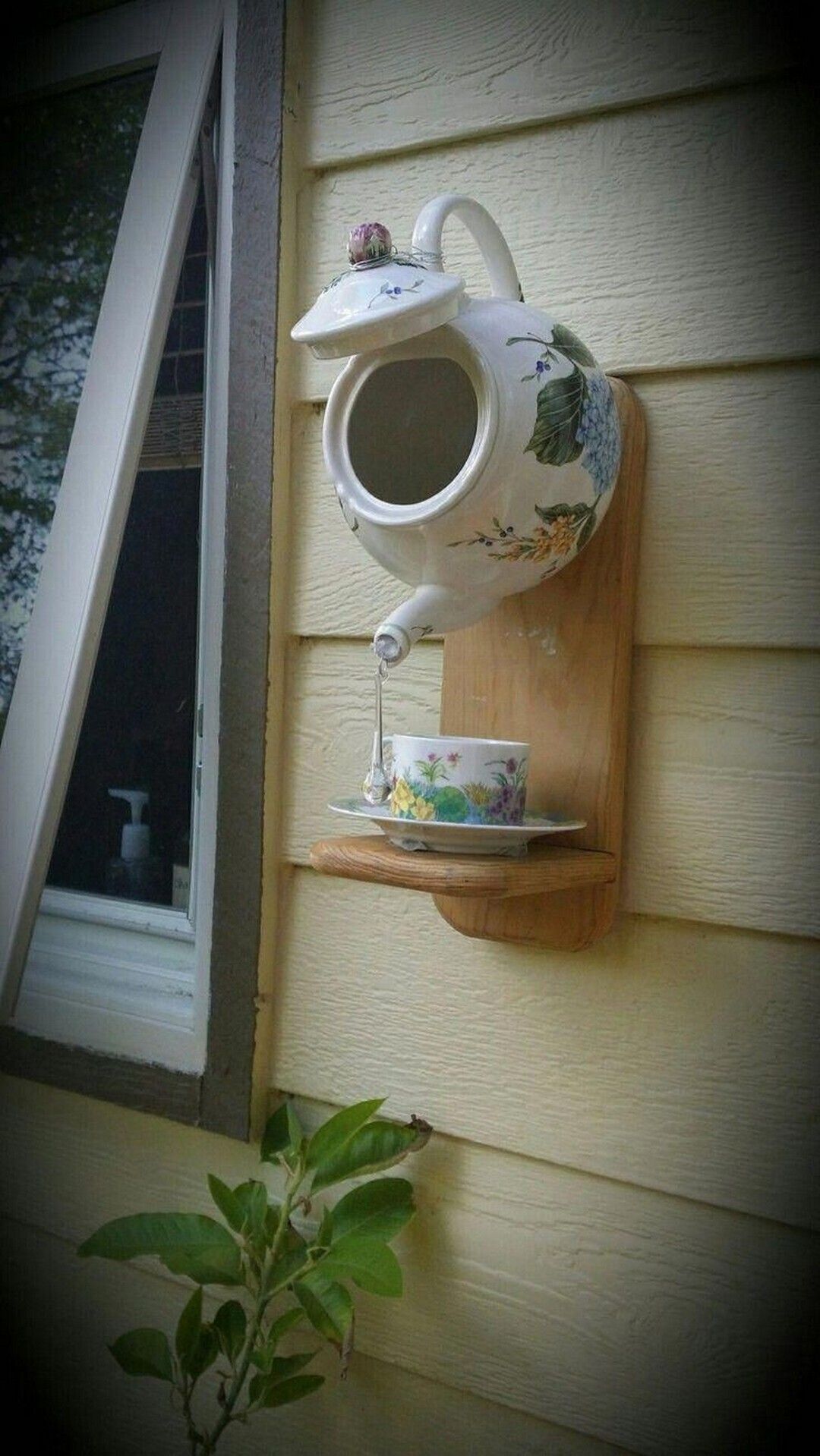 Brillian Ideas of Teapot Birdhouse to Give The Nature Feelings For Your Outdoor ...