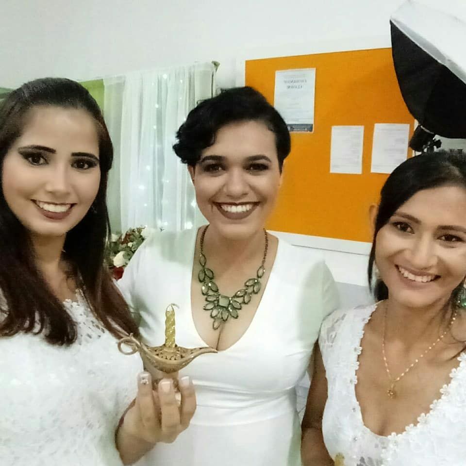 Nesses 4 anos de convivência a gente já fez de tudo. É como a a gente fosse uma família. Brigamos, temos os nossos prediletos, fazemos umas festas, tiramos umas fotos mas a gente é único quando o papo é nossa sala. E agora, que vamos iniciar o início do fim a gente ve o quanto crescemos juntos. E vamos juntos até o final. #vem9período #enfermeirandos #turma2015 #taacabando #vemformatura Fez, Instagram, 4 Years, How To Take Photos, Fiestas, Together Lets