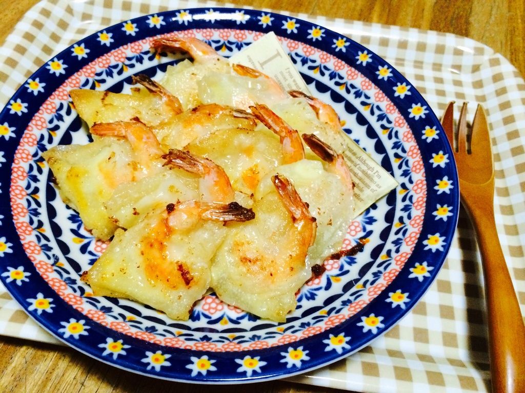 Nanapi エビとチーズを餃子の皮で包んで 見た目も可愛いミニ餃子を作りました しっぽをつまんでパクパク食べられます エビフライより簡単 で とろ りチーズとパリパリの皮が美味しい簡単おかずです ボイルエビの殻を剥き キッチンペーパーでギュッと水気を拭き Nanapi エビとチーズを餃子の皮で包んで 見た目も可愛いミニ餃子を作りました しっぽをつまんでパクパク食べられます エビフライより簡単 で とろ りチーズとパリパリの皮が美味しい簡単おかずです ボイルエビの殻を剥き キッチンペーパーでギュッと水気を拭き