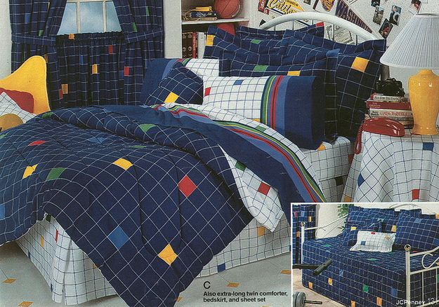 19 Graphically Advanced Bedspreads Of The 80s And 90s 80s Room 80s Interior 80s Bedroom