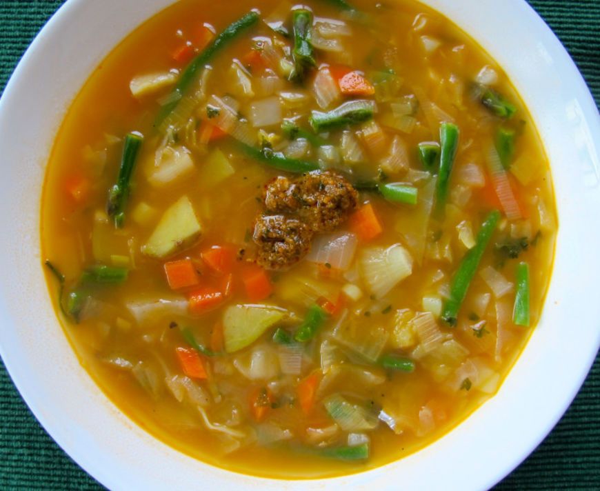 4 recepty na léčivé polévky na imunitu, regeneraci a proti zánětům - Slunečný život Slovak Recipes, Czech Recipes, Ethnic Recipes, What To Cook, Thai Red Curry, Soup Recipes, Nom Nom, Salsa, Food Porn