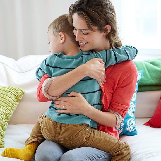 mom son hugging parenting
