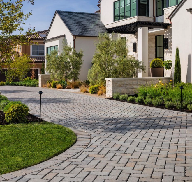 🏡 The comforts of home can start as soon as you pull in the driveway. 📷 @BelgardOutdoorLiving Aqualine Permeable Pavers #AqualinePavers #PermeablePavers Concrete Driveways, Brick Pavers, Natural Stone Pavers, Natural Stones, Interlocking Pavers, Broken Concrete, Belgard, Decomposed Granite, Paver Driveway