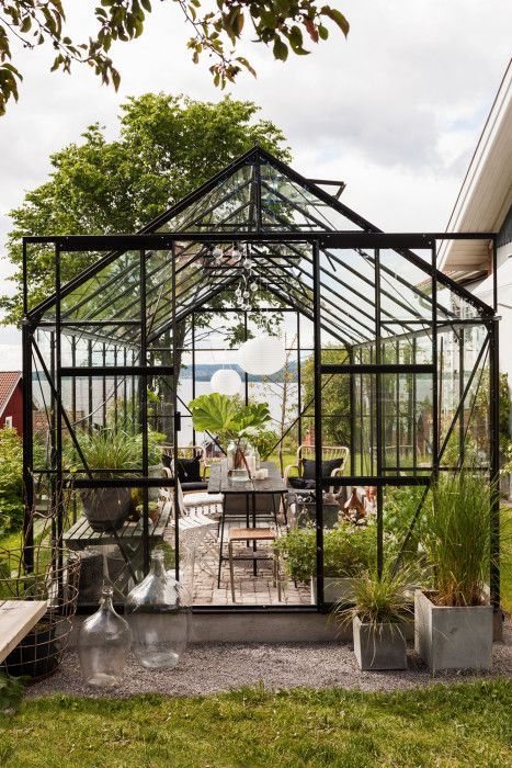 Byggde växthus med sjöutsikt – kolla in för inspiration! – M…