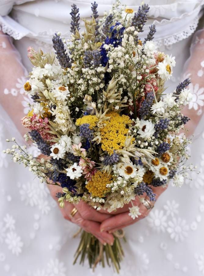Der neue Dekorationstrend des Jahres 2018? Die getrockneten Blumen! Wir - Brautstrauß - #Blumen #Brautstrauß #Dekorationstrend #der #des #die #getrockneten #Jahres #neue #wir #flowerbouquetwedding