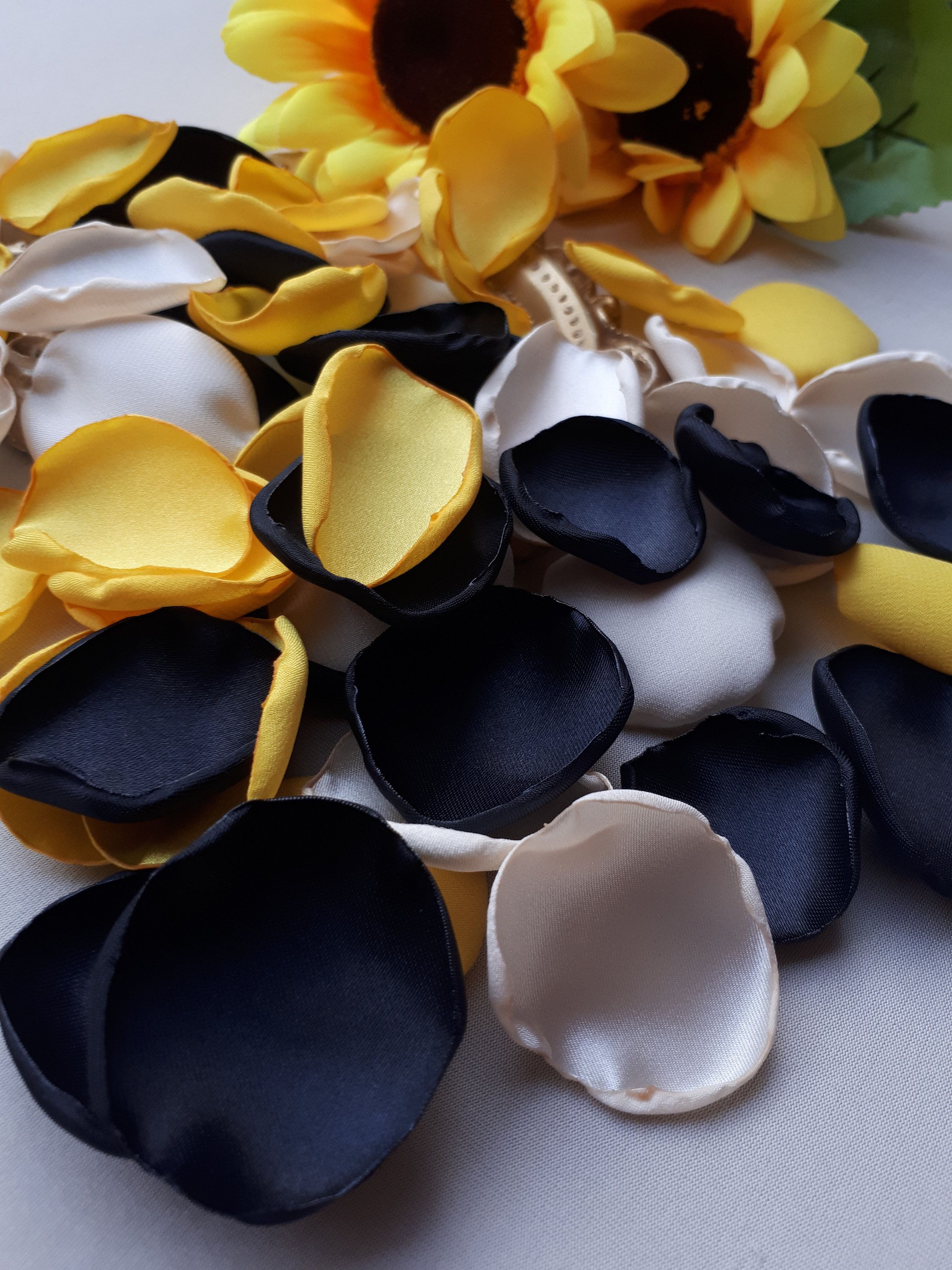 Wedding Table Decor Wedding Confetti Yellow Rose Petals Sunflower Decorations for Bridal Shower Decor Flower Girl Sunflower Wedding