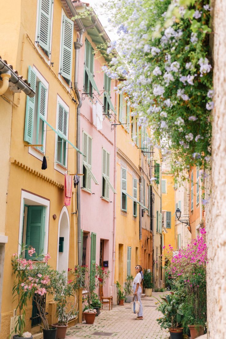 Travel Inspo, Travel Inspiration, Colour Inspiration, Wanderlust Travel, Fashion Inspiration, Pretty Places, Beautiful Places, Beautiful Streets, Beautiful Castles