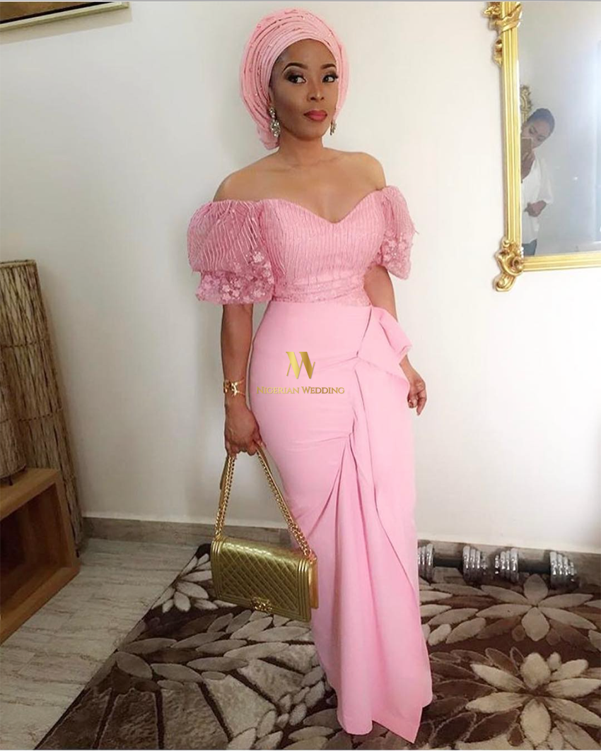 pink monotone aso-ebi Aso Ebi Lace Styles, African Lace Styles, Lace Gown Styles, African Lace Dresses, African Design Dresses, African Clothing Styles, Ankara Styles, African Fashion Ankara, Latest African Fashion Dresses