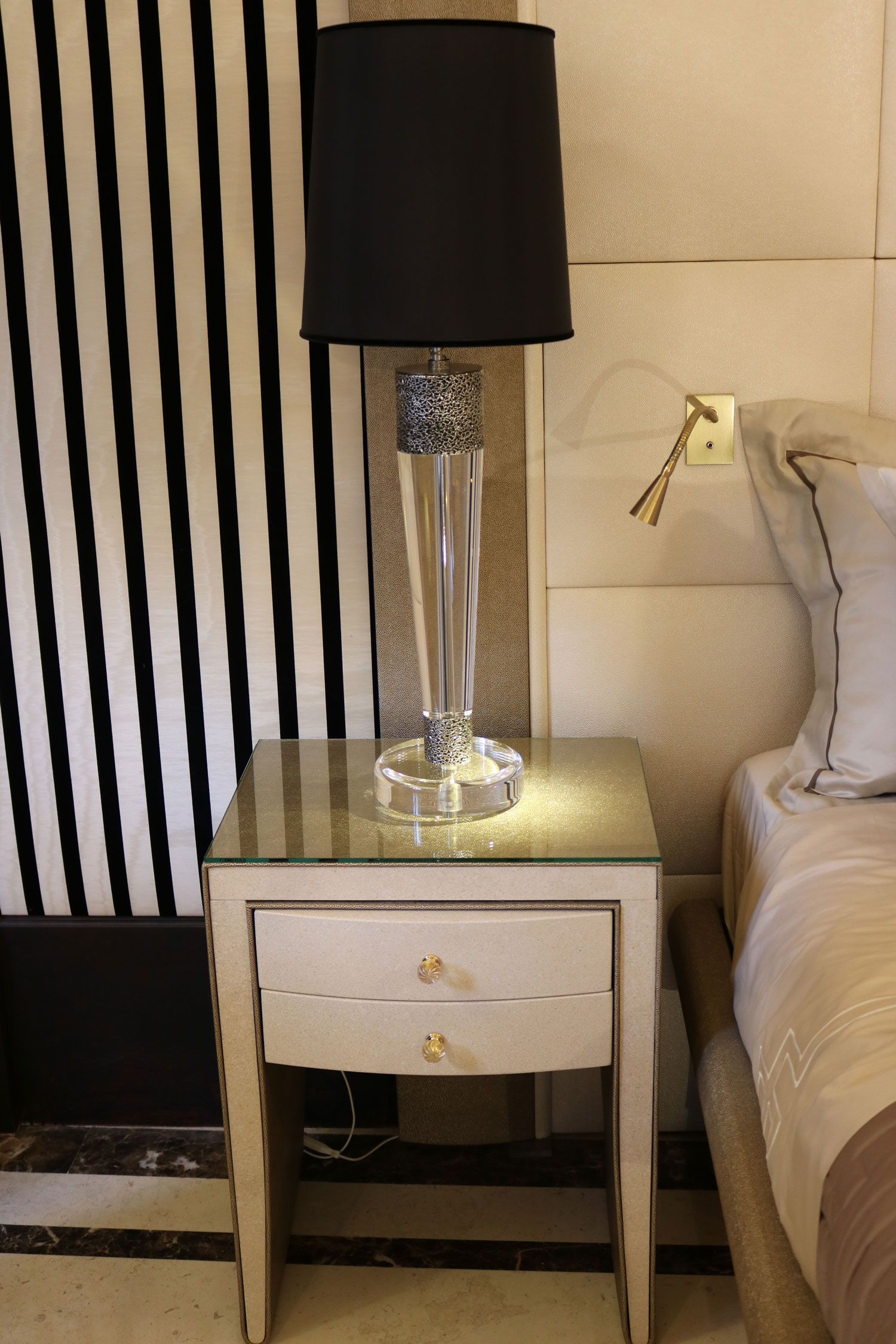 Table De Chevet Luxe