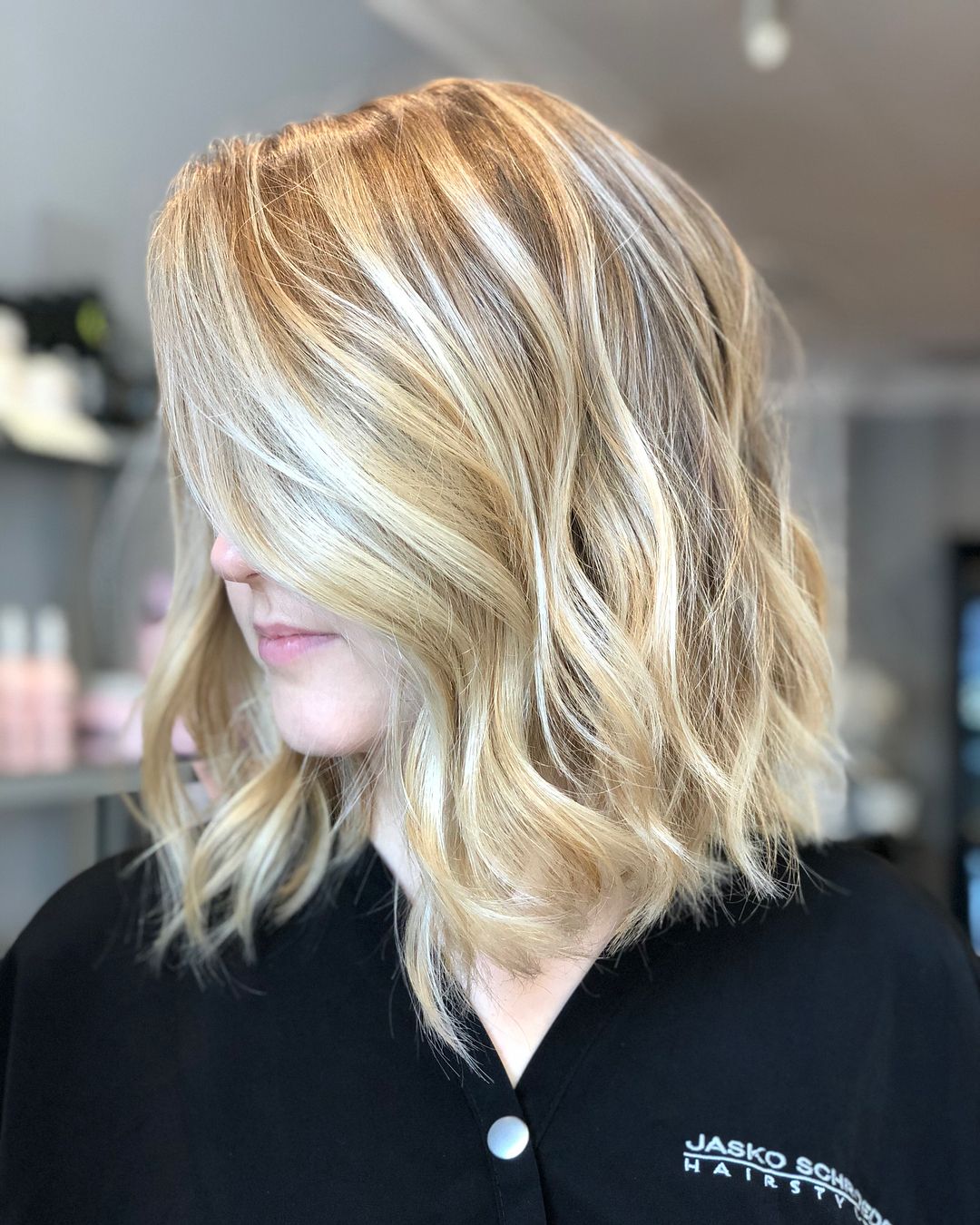 ⚡️Brightening up this buttery golden blonde for platinum dimension
