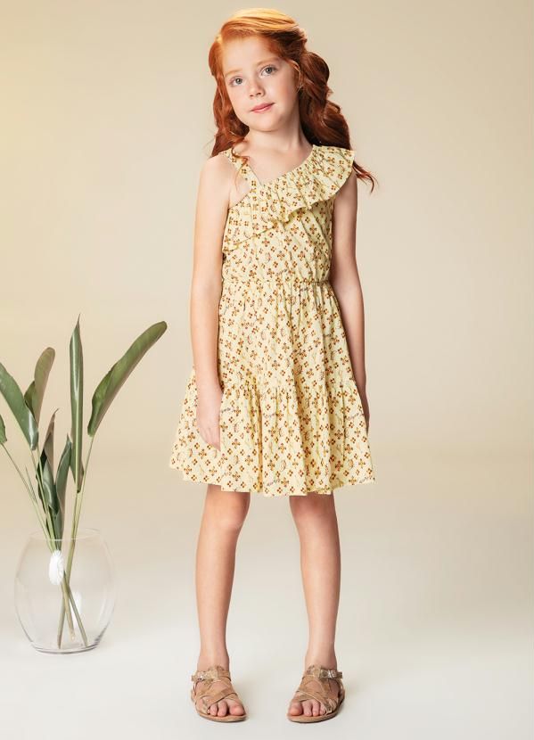 Vestido evasê confeccionado em tricoline com elastano. Possui estampa em rapport digital, que reproduz imagens em altíssima fidelidade. Aposte com sandália rasteirinha! Ideias Fashion, Summer Dresses, Pins, Vintage, Style, Light Yellow Dresses, Yellow Dress, Baby Clothes Girl, Ruffles