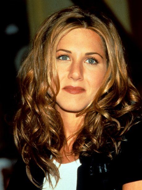 Jennifer Aniston with curly hair | Jennifer aniston, Jennifer aniston