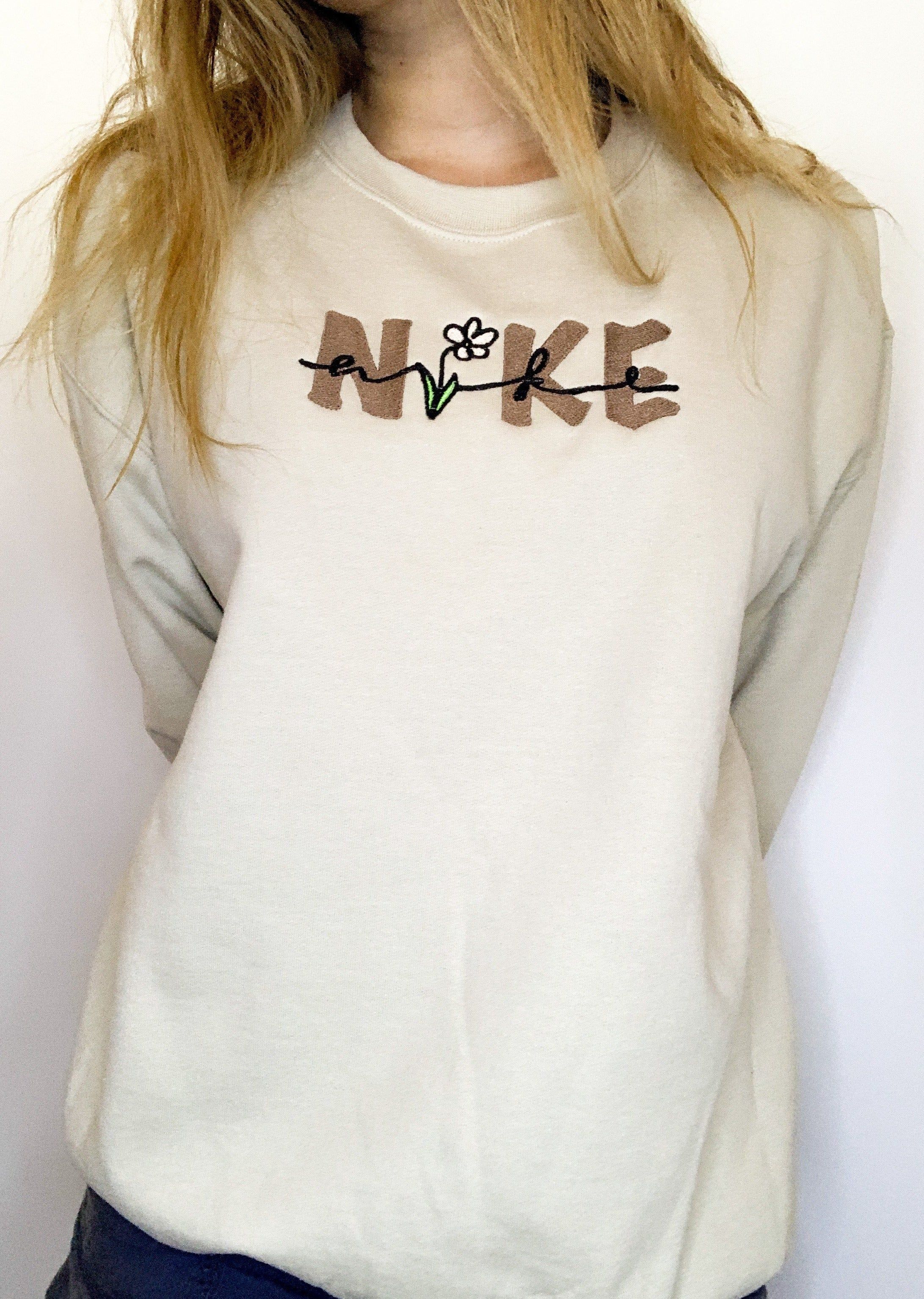 ✰NKE floral embroidery✰UNISEX✰Hand drawn and designed✰Embroidered sweatshirt✰Super soft and comfy!✰Model is 5'5 and wearing Size M Tan Sweatshirt Cute Crewneck Outfits, Cute Crewneck Sweatshirt, Cute Sweatshirts, Nike Crewneck, Cute Hoodie, Crew Neck Sweatshirt, Embroidery Crewneck, Embroidered Sweatshirts, Hoodie Aesthetic
