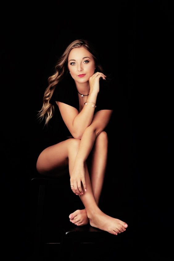 Hello, there i am a professional photo editor and have well over 9 year experience in photo editing service.With in 24 hours express service 100% satisfaction is guaranteed... i provide Image editing Service and we are expert in Background remove, clipping path, color correction, Photo Retouch , Masking and Restoration. Studio Portrait Photography, Portrait Studio, Photography Poses Women, Portrait Poses, Senior Photography, Model Photography, Senior Portraits, Fashion Photography, Photography Lighting
