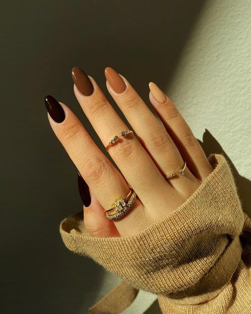 14 Minimalist Fall Nail Ideas To Bring To Your Next Mani Appointment Chic Nails, Stylish Nails, Trendy Nails, Swag Nails, Funky Nails, Classy Nails, Autumn Nails, Fall Gel Nails, Fall Manicure