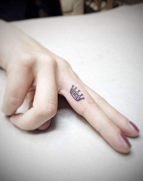 crown tattoo on finger | tattoos | pinterest | tatouage, tatouage