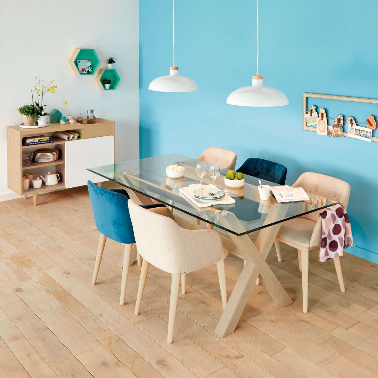 Quand les chaises jouent aux fauteuils autour de la table  Chaise de