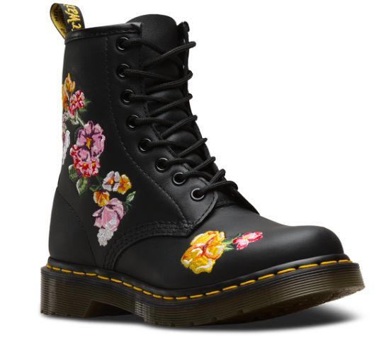 Doc Marten Stiefel In 2020 Dr Martens Stiefel Frauen In Stiefeln Doc Martens Stiefel