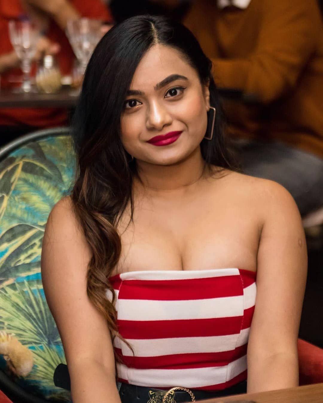 Mind Blown, Awesome, Amazing, Marvelous, Pretty Girls, Boobs, Strapless Top, Lovely, Beautiful