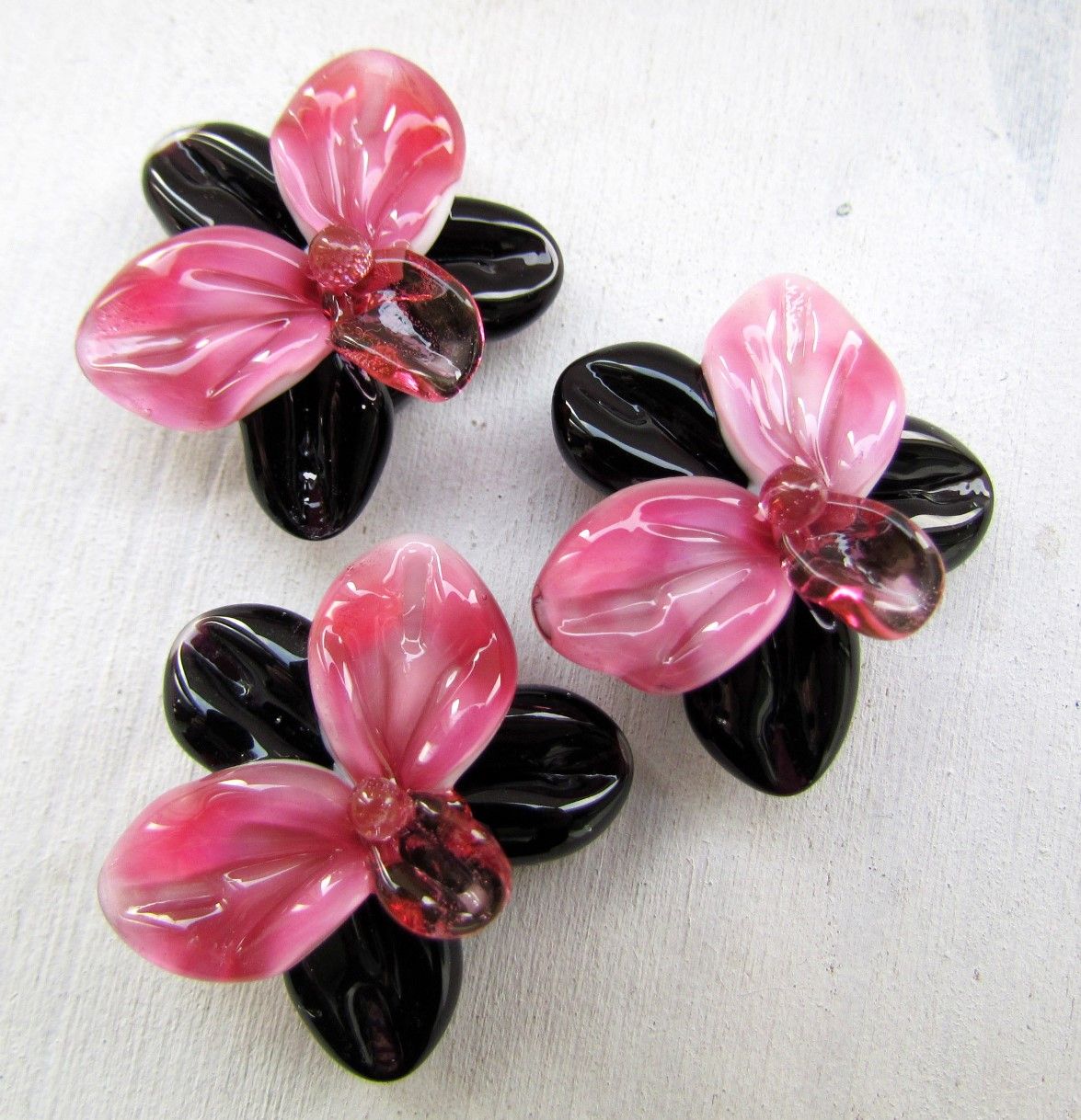 How to create an orchid flower from beads How to create an orchid flower from beads