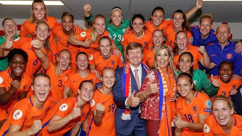 De Nederlandse Voetbalvrouwen Kunnen Hun Geluk Niet Op Na De Best Denkbare Start Van Het Ek In Eigen Land