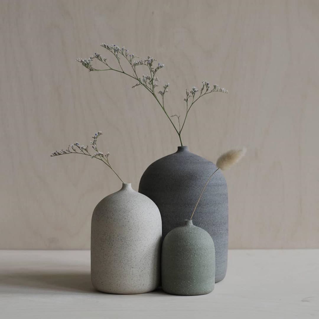 YŌNOBI on Instagram: “Some of the beautiful news by Australian @ghostwares, that just landed in the store. Trying to get all the new beautiful ceramics from…” Ceramics Ideas Pottery, Pottery Vase, Ceramic Pottery, Handmade Ceramics Vase, Slab Pottery, Thrown Pottery, Modern Ceramics, Diy Vase, Vases Decor