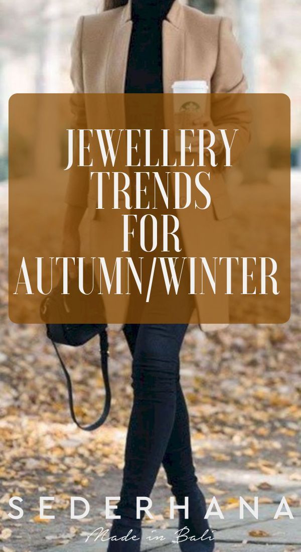 Keep in mind that simple, minimalist jewellery does not ever equal boring! Minimalist jewellery is all but boring coming in mixed metals - gold, silver, rose gold, different geometric shapes, jeweled or metal earring studs, stacks of slim rings and of course the favourite - layers and layers of slinky thin chains to give your look some added fun. Take a peek at these 5 minimalist jewellery trends for Autumn/Winter to accentuate and warm up your cold weather wardrobe and add to your jewellery co Wedding Gown Ballgown, Fairy Tale Wedding Dress, Earring Trends, Jewelry Trends, Elegant Gold Necklace, Gold Necklaces, Metal Earrings, Pierced Earrings, Southwest Jewerly