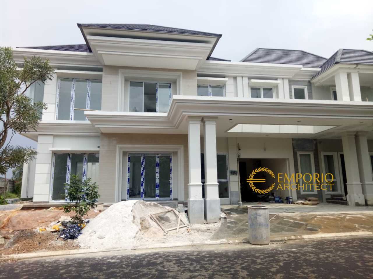 Progress Pembangunan Rumah Bapak Suherman di Cibubur, Jakarta Timur - Hasil konstruksi jasa arsitek desain rumah berkualitas, desain villa bali modern tropis, profesional berpengalaman dari Emporio Architect. Villa Design, Floor Design, Maids Room, Architectural Services, Duplex House Design, Modern Tropical, Modern House Exterior, Home Construction, Classic House