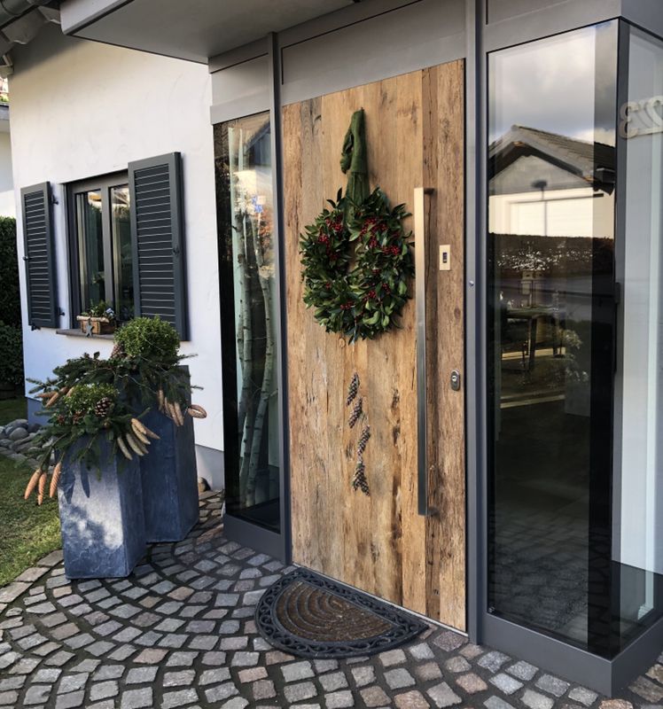 Passende Gestaltung zur Jahreszeit. #new#frontdoor#Haustür#jenknerhaustüre#modern#oldoak#eiche#altholz#echtholz#winner#reddot#germandesignaward#emotion#passion