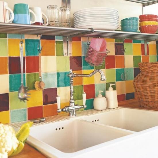 Una cocina de estilo retro y colores alegres Cocinas, Color y - azulejos de cocina Una cocina de estilo retro y colores alegres Cocinas, Color y - azulejos de cocina