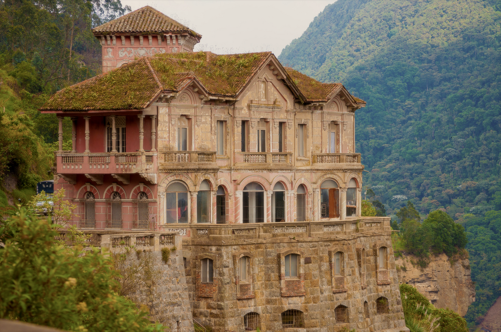 The Abandoned Hotel Del Salto In Columbia Accidentalwesanderson Abandoned Hotels Old Abandoned Buildings Abandoned Mansions