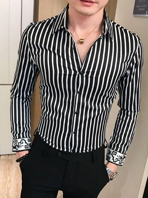 Camisa Masculina Listrada Preta Regular Fit - Compre Agora Online | Shopping City Casual Denim Pants, Casual Shirts For Men, African Clothing For Men, Couples African, Male Clothing, Striped Long Sleeve Shirt, Long Sleeve Shirts, Slim Fit Dress Shirts, Shirt Dress
