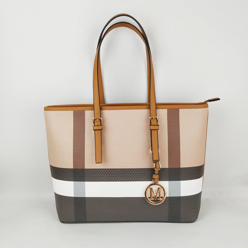 European Simple Style Famous Designer Printed PU Leather Brown Ladies Shopping Tote Bags Hardness : Medium Soft. Color : Brown. Gender : Female. Design : Horizontal Square. Fashion Element : Printed. Inside Material : Polyester. Style : European Style. Waterproof : Non-Waterproof. Material : PU. European simple style famous designer printed PU leather brown ladies shopping tote bags Factory Brief: Guangzhou Shunjin Leather Co., Ltd is a professional women bags facotry, found in 2003, Clutch Bag, Crossbody Bag, Tote Bag, European Style, European Fashion, Women Bags, Women Handbags, New Style Bags, Famous Designer